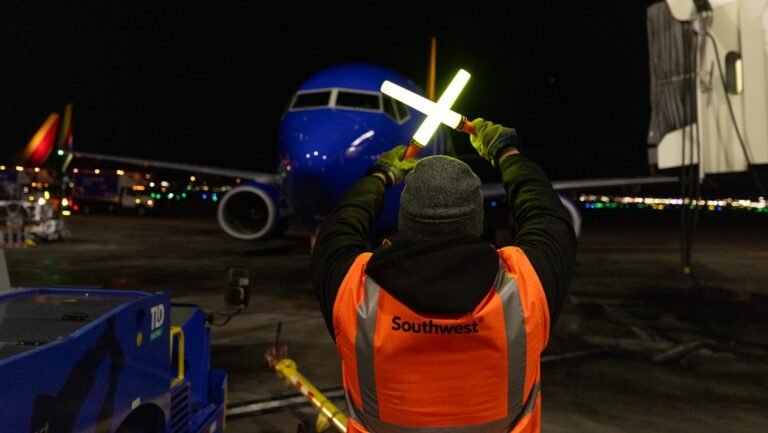 Southwest Airlines begins five redeye flights